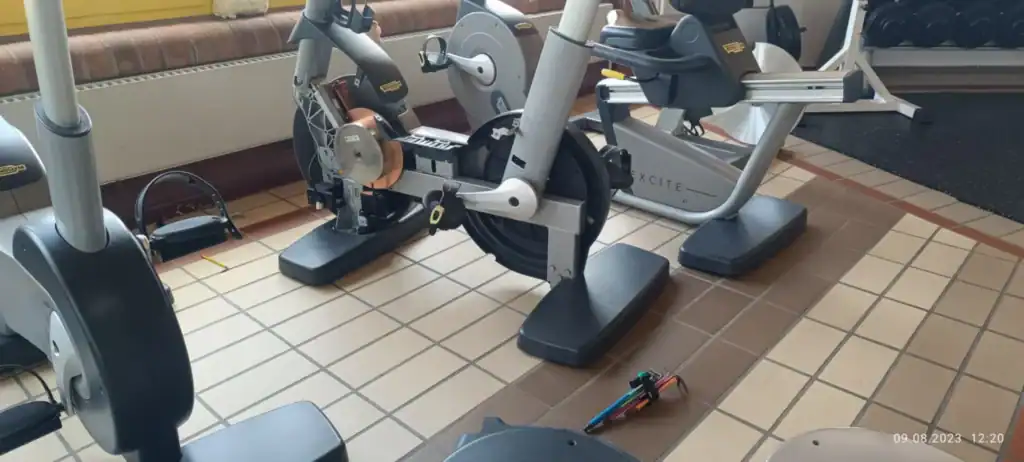 Technogym hometrainer in reparatie – controle van aandrijving en elektronica